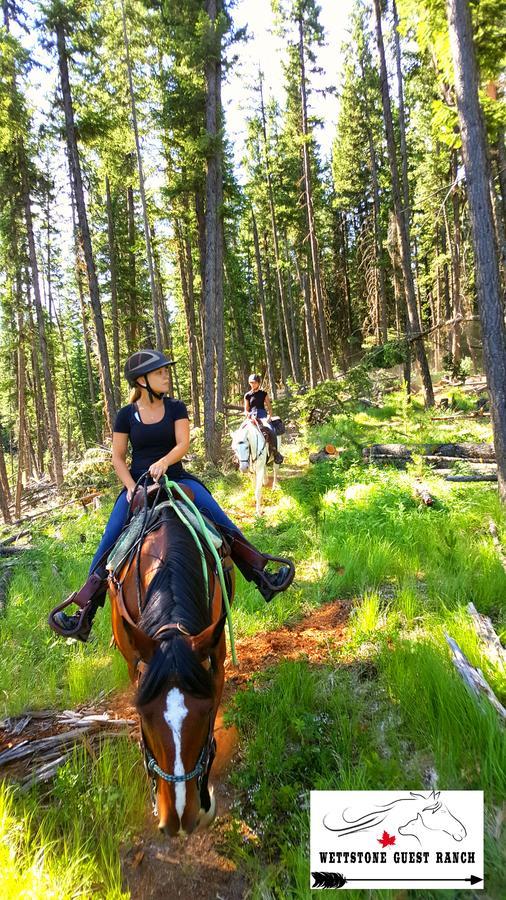 Bridge LakeWettstone Guest Ranch住宿加早餐旅馆 外观 照片